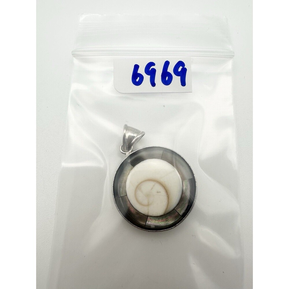 White Shell In Abalone Inlay Pendant Silver Tone Round - Picture 6 of 6